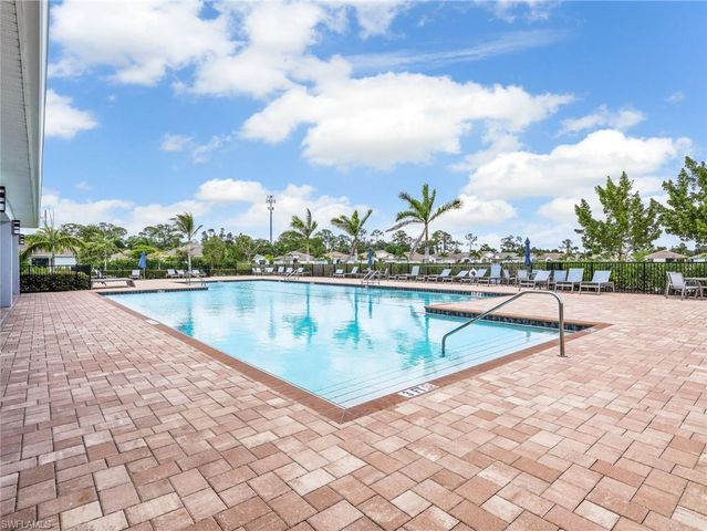 323 Tamarindo LN, Naples, FL 34114