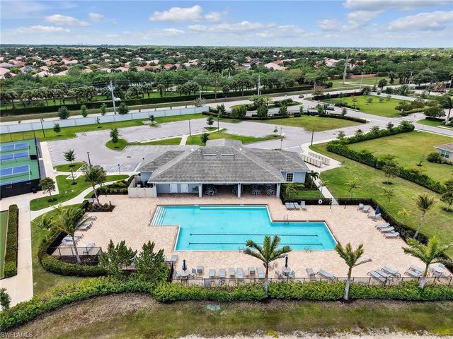 323 Tamarindo LN, Naples, FL 34114