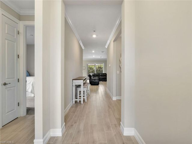 323 Tamarindo LN, Naples, FL 34114