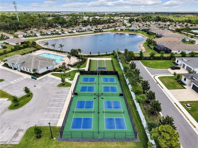 323 Tamarindo LN, Naples, FL 34114