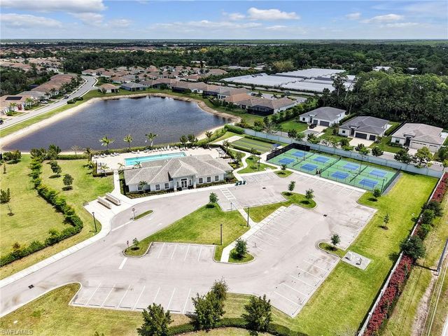 323 Tamarindo LN, Naples, FL 34114