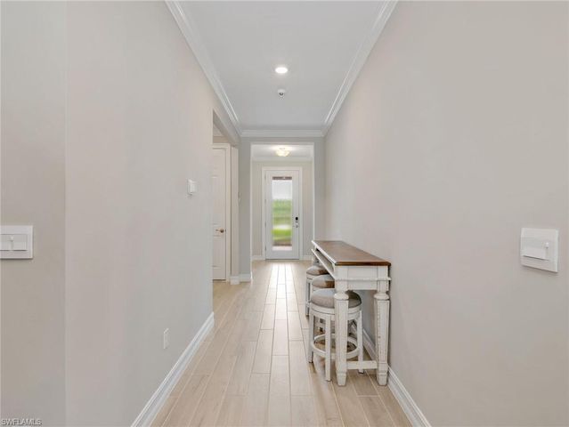 323 Tamarindo LN, Naples, FL 34114