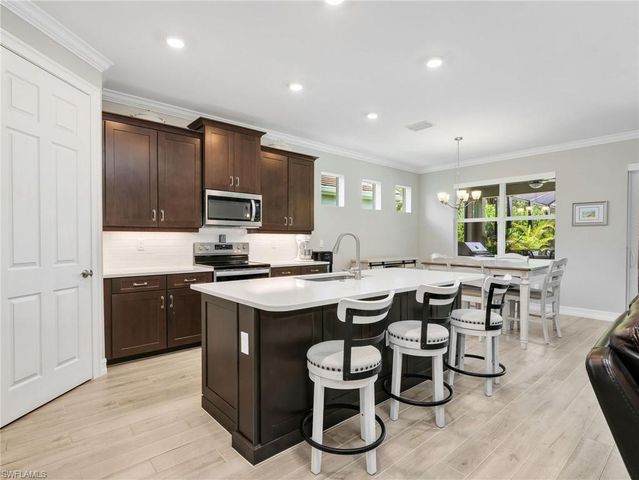 323 Tamarindo LN, Naples, FL 34114