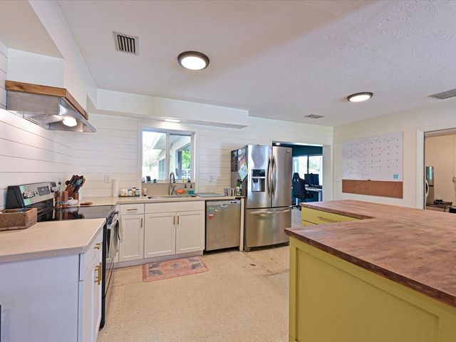 5812 2ND AVE DR NW, Bradenton, FL 34209