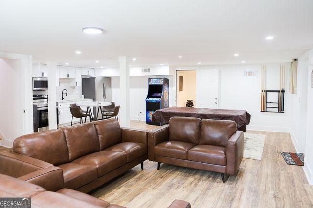 280 W Lake Drive NW, Atlanta, GA 30314