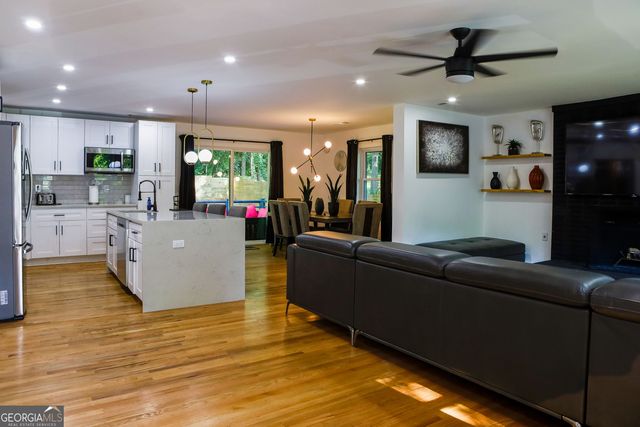 280 W Lake Drive NW, Atlanta, GA 30314