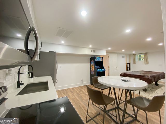 280 W Lake Drive NW, Atlanta, GA 30314