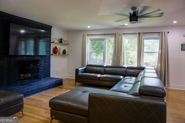 280 W Lake Drive NW, Atlanta, GA 30314
