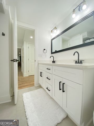 280 W Lake Drive NW, Atlanta, GA 30314