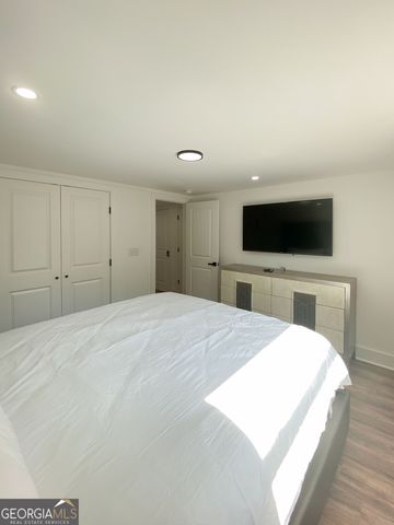 280 W Lake Drive NW, Atlanta, GA 30314