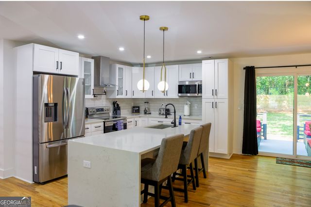 280 W Lake Drive NW, Atlanta, GA 30314