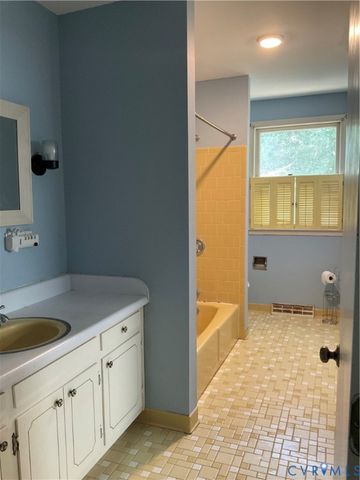 3642 Hawick Dr, Colonial Heights, VA 23834