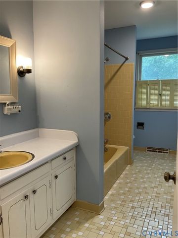 3642 Hawick Dr, Colonial Heights, VA 23834
