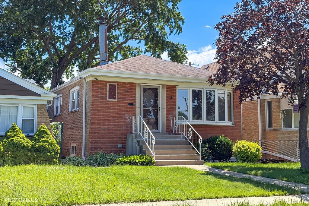 7847 Mason Avenue, Burbank, IL 60459