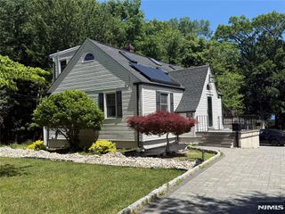 252 Crescent Avenue, Ramsey, NJ 07446