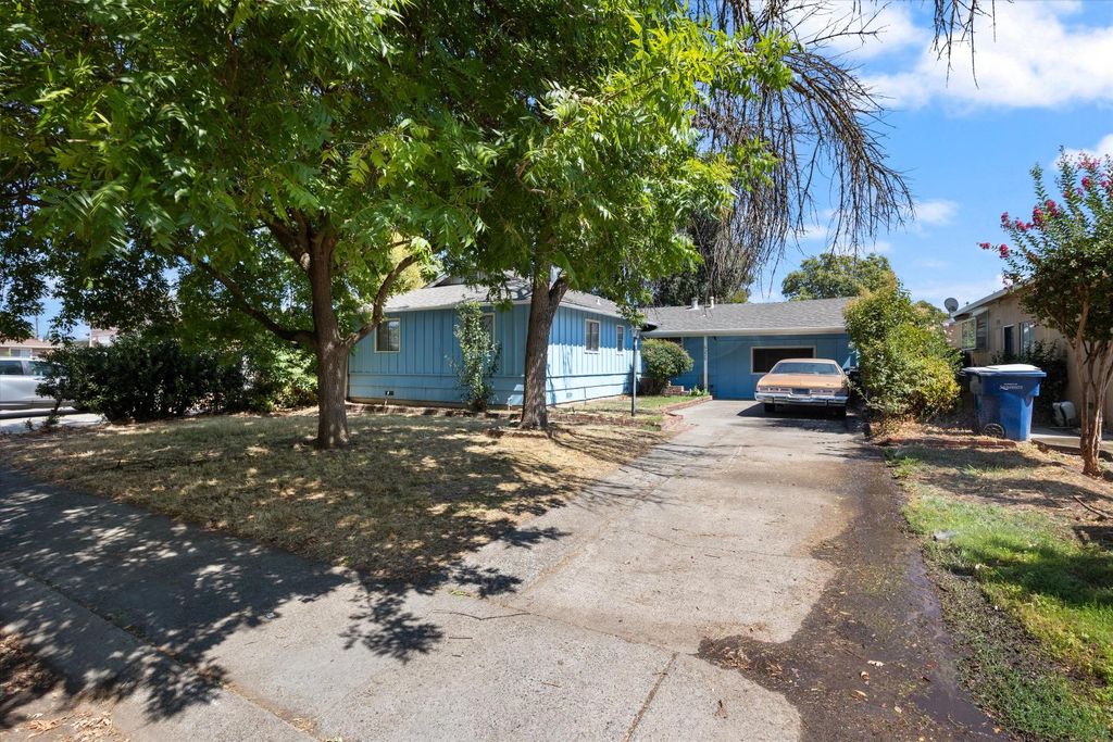 6229 43rd St, Sacramento, CA 95824