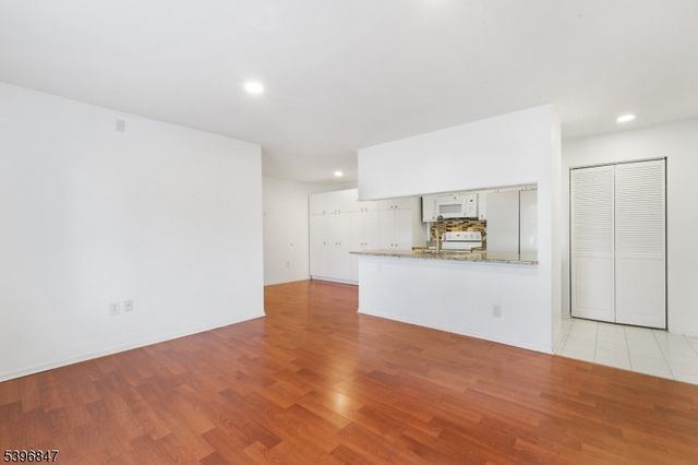 25 Steeplechase Ct 25, Franklin Twp., NJ 08873