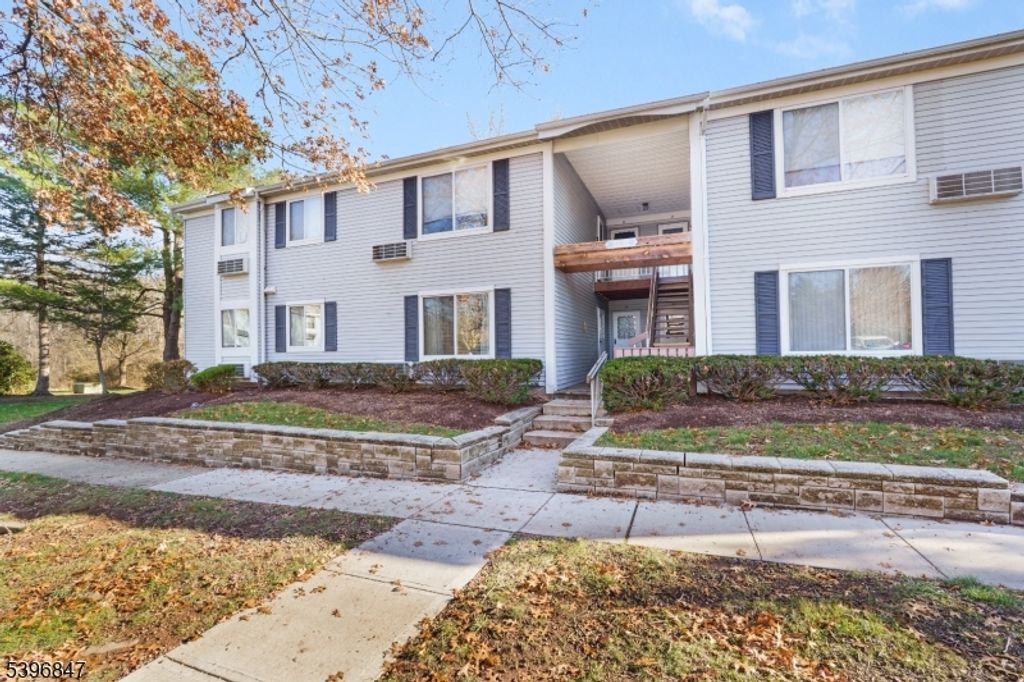 25 Steeplechase Ct 25, Franklin Twp., NJ 08873