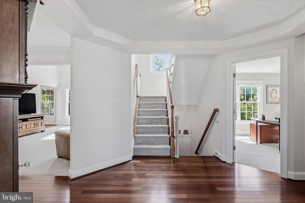 Image 11 of property listing at 5335 SUNNY FIELD CT, Ellicott City, MD 21043