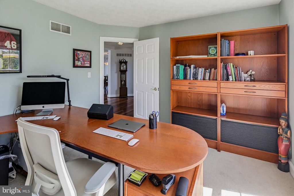 Image 13 of property listing at 5335 SUNNY FIELD CT, Ellicott City, MD 21043
