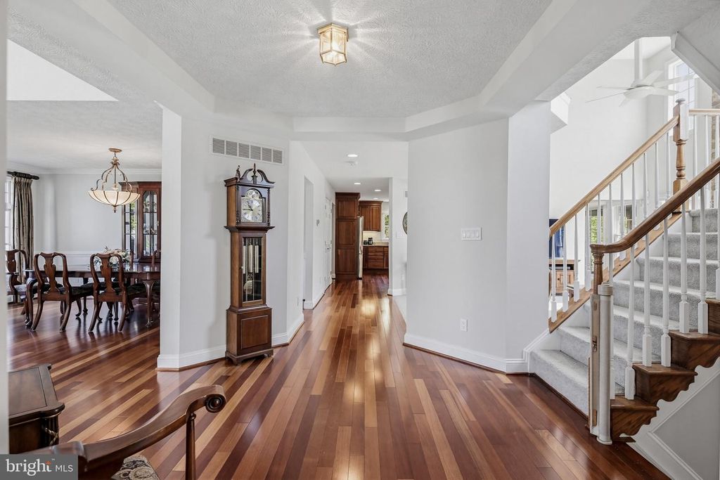 Image 15 of property listing at 5335 SUNNY FIELD CT, Ellicott City, MD 21043
