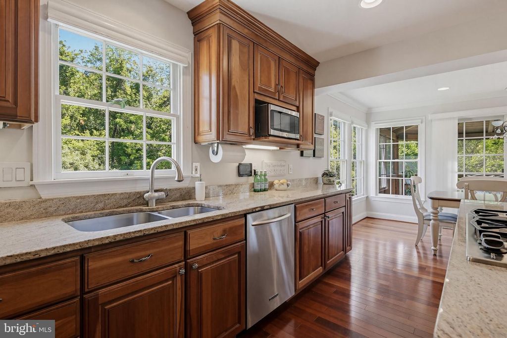 Image 17 of property listing at 5335 SUNNY FIELD CT, Ellicott City, MD 21043