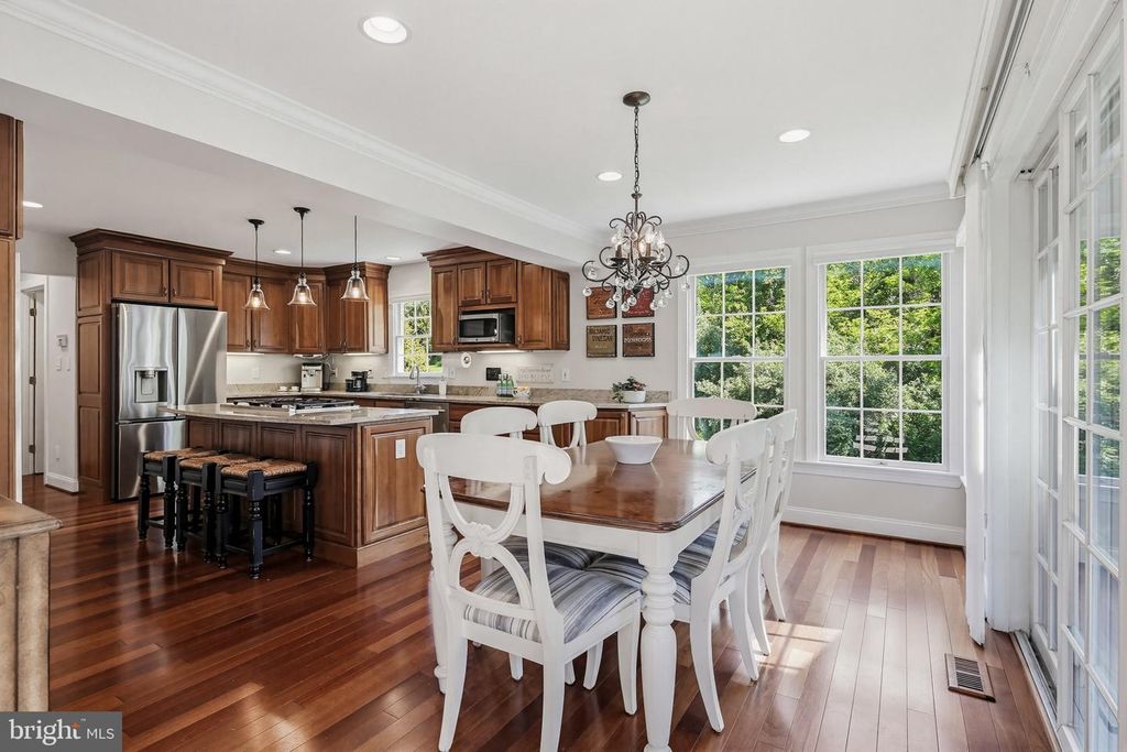 Image 20 of property listing at 5335 SUNNY FIELD CT, Ellicott City, MD 21043