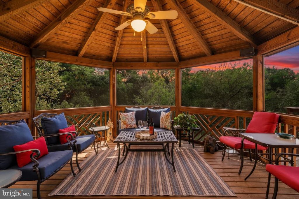 Image 24 of property listing at 5335 SUNNY FIELD CT, Ellicott City, MD 21043