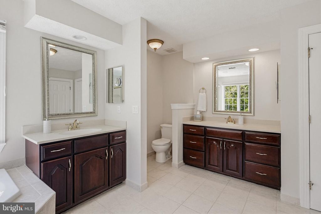 Image 38 of property listing at 5335 SUNNY FIELD CT, Ellicott City, MD 21043