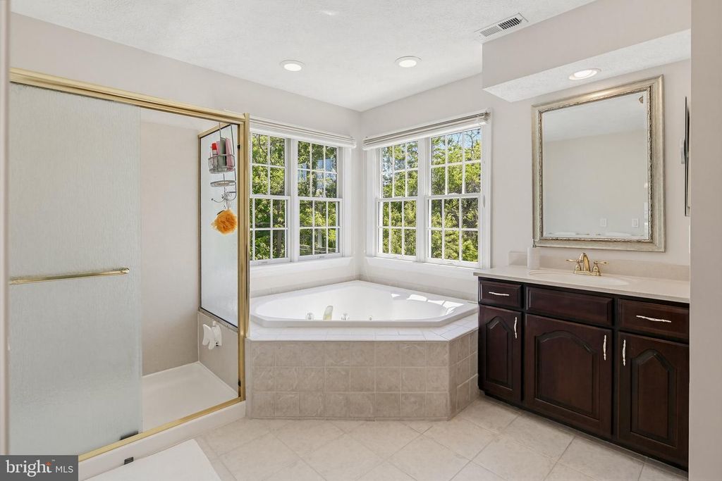 Image 39 of property listing at 5335 SUNNY FIELD CT, Ellicott City, MD 21043