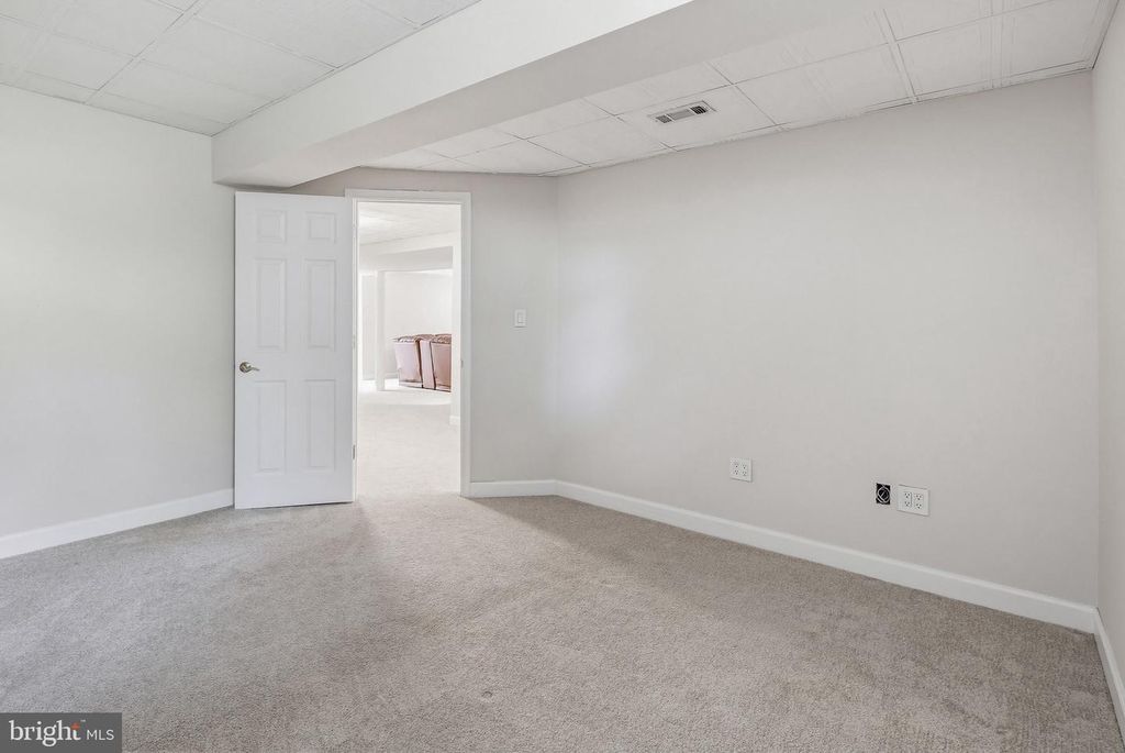 Image 56 of property listing at 5335 SUNNY FIELD CT, Ellicott City, MD 21043