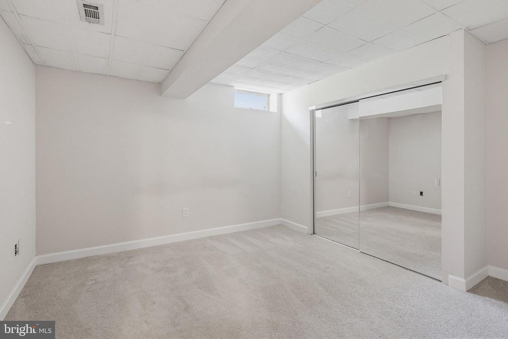 Image 57 of property listing at 5335 SUNNY FIELD CT, Ellicott City, MD 21043
