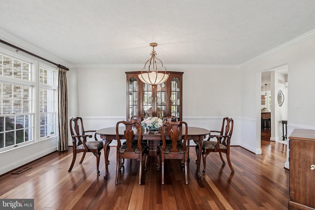 Image 6 of property listing at 5335 SUNNY FIELD CT, Ellicott City, MD 21043