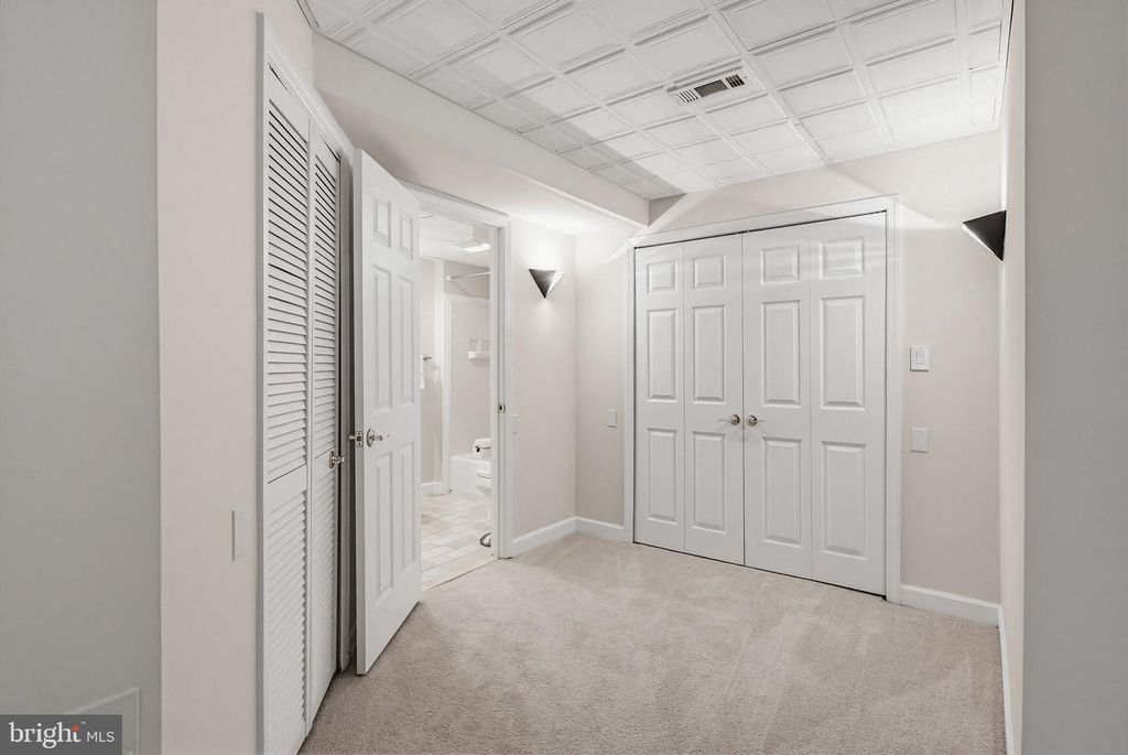Image 60 of property listing at 5335 SUNNY FIELD CT, Ellicott City, MD 21043