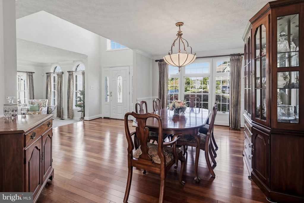 Image 8 of property listing at 5335 SUNNY FIELD CT, Ellicott City, MD 21043