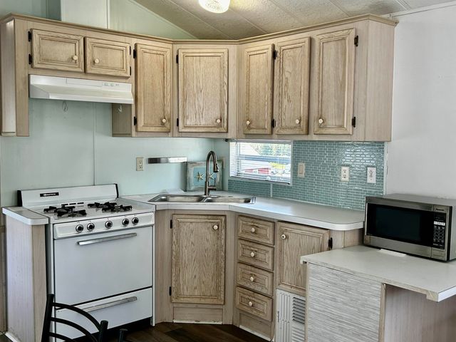 8 Angler Lane, South Hero, VT 05486