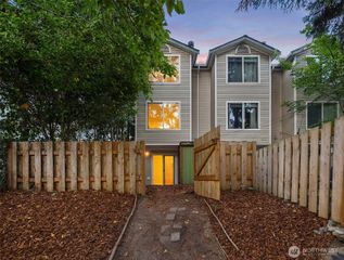 3222 21st Avenue W #A, Seattle, WA 98199