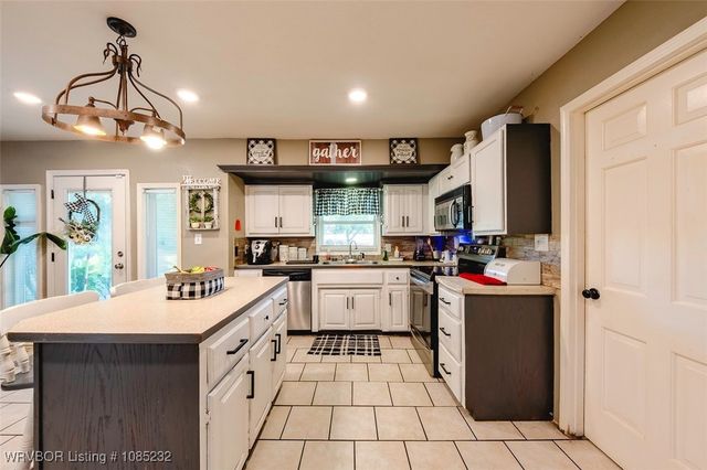 405 Woodland Hills Boulevard, Roland, OK 74954