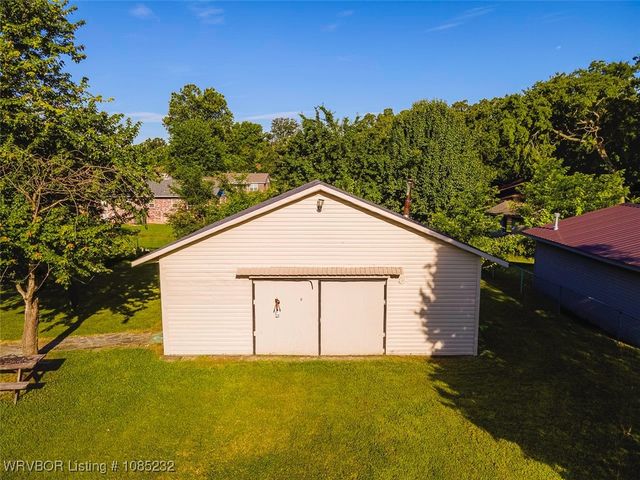 405 Woodland Hills Boulevard, Roland, OK 74954