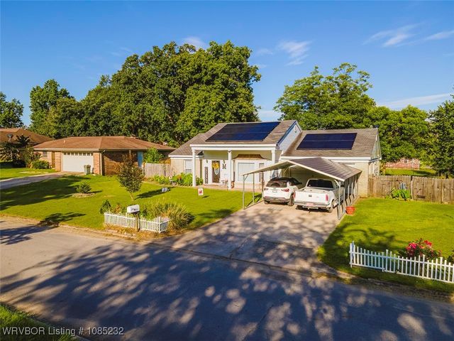 405 Woodland Hills Boulevard, Roland, OK 74954