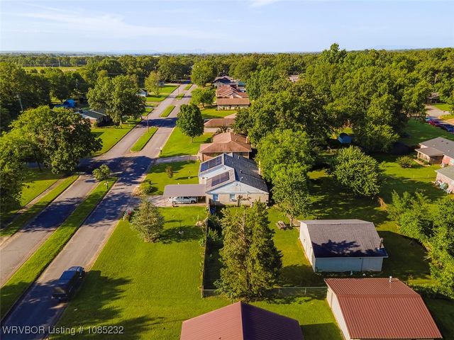 405 Woodland Hills Boulevard, Roland, OK 74954