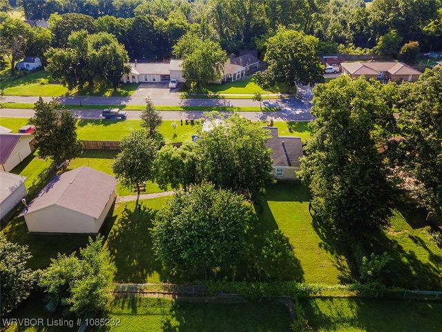 405 Woodland Hills Boulevard, Roland, OK 74954