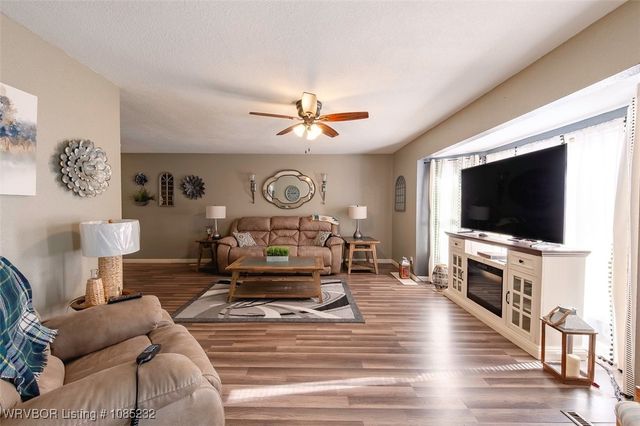 405 Woodland Hills Boulevard, Roland, OK 74954