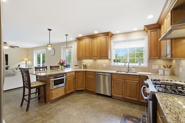 18 Oakridge, Saugus, MA 01906