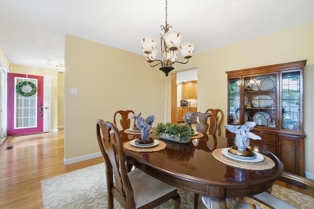 18 Oakridge, Saugus, MA 01906
