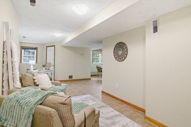 18 Oakridge, Saugus, MA 01906