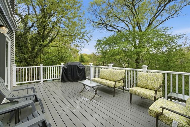 18 Oakridge, Saugus, MA 01906