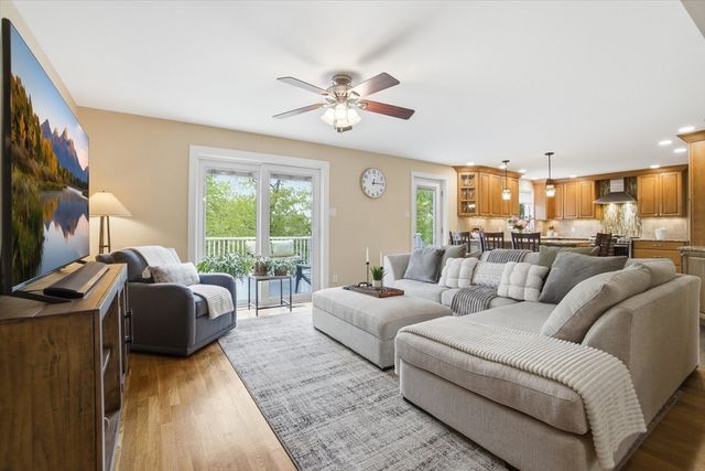 18 Oakridge, Saugus, MA 01906