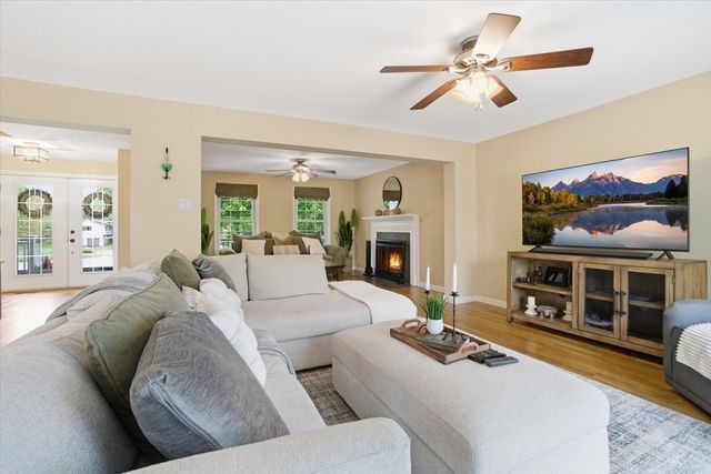 18 Oakridge, Saugus, MA 01906