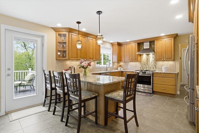 18 Oakridge, Saugus, MA 01906